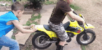 MYuMC5ESBetl8uAfFJQn_Kid Moped Fence Ride